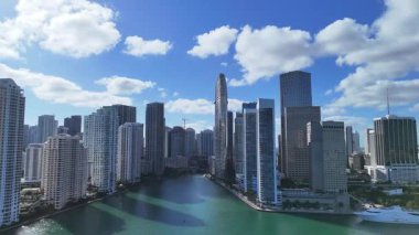 Miami Panorama 'sı yukarıdan. Miami Limanı. Milyonerlerin şehri. ABD