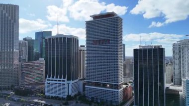 Miami şehir merkezinin hava görüntüsü. Kuşbakışı gökdelenler