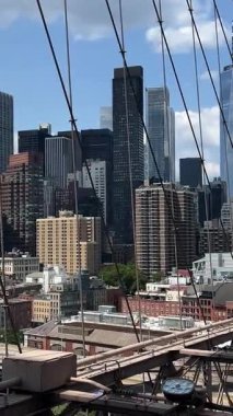 New York 'un çarpıcı ve nefes kesici manzarası dikkat çekici gökdelenlerini güzel bir şekilde sergiliyor.