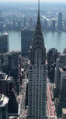 Simgesel Chrysler Binası New York 'ta Art Deco tasarımını sergiliyor..