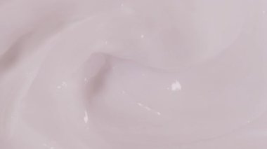 Pürüzsüz ve kremsi pembe kıvrımlı, güzellik ve cilt kavramları için ideal, detaylı bir yakın çekim görüntüsü.