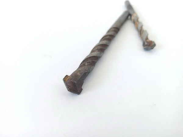  fotoğraf, özel bir duvar matkabı, çok sert demirden yapılmış, düz uçlu, beton duvarlarda delikler açmak için, beyaz arka planda