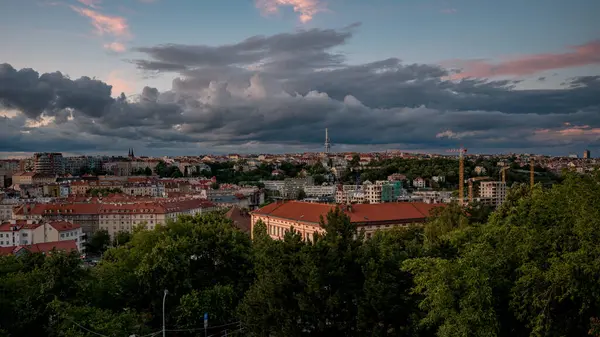 Akşam güneşinde Prag Panoraması.