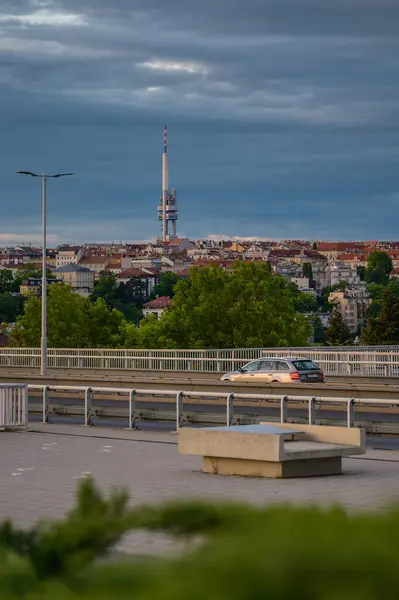 Vyehrad 'tan Prag Panoraması: Çatılar ve Ikov Kulesi