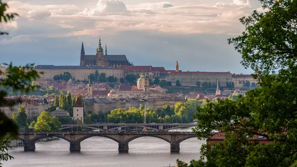 Prag 'da Alacakaranlık: Vyehrad' tan Görüntü