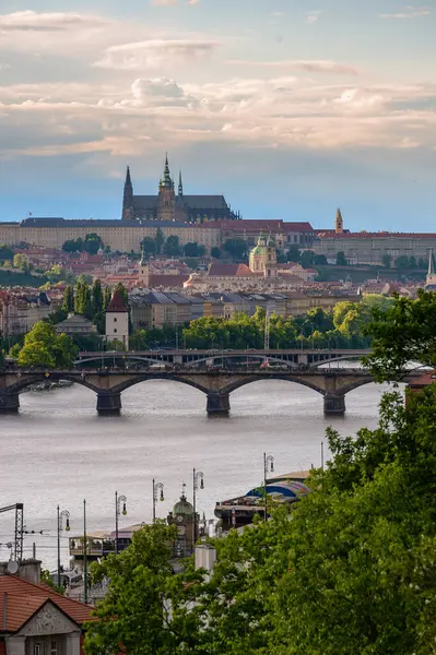 Prag 'da Alacakaranlık: Vyehrad' tan Görüntü