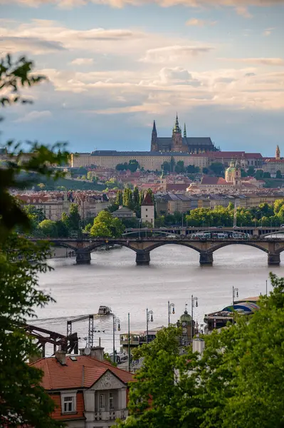 Prag 'da Alacakaranlık: Vyehrad' tan Görüntü
