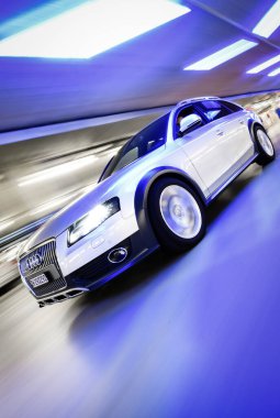 Dietlikon, Zürih, İsviçre - 05.09.2017 - gümüş Audi A4 quattro 3.0 TDI 'yi düşürdü