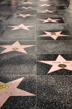 Los Angeles, Amerika Birleşik Devletleri - 05.25.19 - Şöhret Yolu. Kırmızı yıldızlı doğal taş döşemeler. 