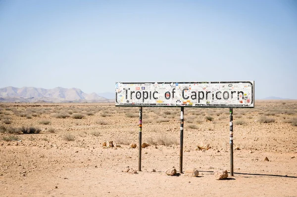 Khomas, Namibya - 05.02.2018 - Oğlak Yolu İşareti Tropik