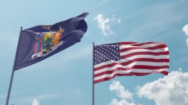New York bayrağı ve ABD bayrağı mavi gökyüzünde güçlü bir rüzgarda dalgalanan bayrak direğinde ekran koruyucu ya da giriş olarak. New York Eyaleti ve Amerika Birleşik Devletleri