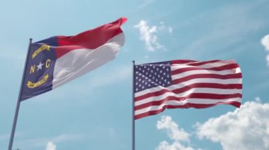 Kuzey Carolina bayrağı ve ABD bayrağı mavi gökyüzünde güçlü bir rüzgarda dalgalanan bayrak direğinde ekran koruyucu ya da giriş olarak. Kuzey Carolina Eyaleti ve Amerika Birleşik Devletleri