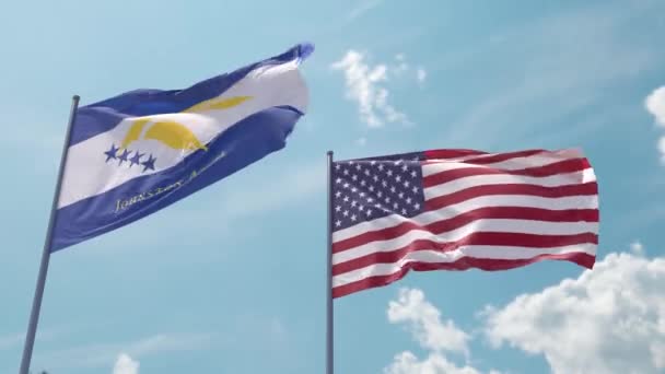 ジョンストン アトールの旗とアメリカの旗は スクリーンセーバーやイントロとして青空の強い風に現実的な波の上にあります ジョンストン アトールとアメリカ合衆国の領土 — ストック動画
