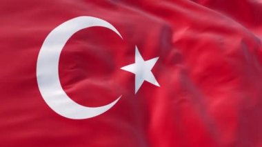 Arka plan veya giriş olarak rüzgarda dalgalanan Türk bayrağı, yavaş 3d animasyon realistiği ile Türkiye bayrağını sallıyor. Türk bayrağı 4k çözünürlüğü. Türkiye bayrağı Yakın