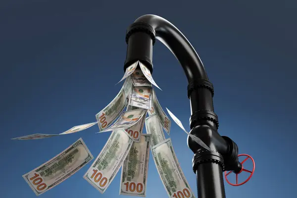 100ドルの紙幣が黒い配管パイプから流れ出し バルブには赤いハンドルホイールが暗い青色の背景にあります 収入の流れ キャッシュフローの概念のイラスト — ストック写真