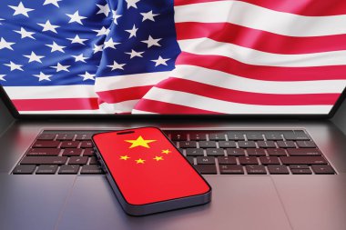Çin bayrağını gösteren cep telefonu bir dizüstü bilgisayarda ABD bayrağı gösteriyor. Çin ve Amerika Birleşik Devletleri arasındaki teknolojik rekabet ve siber güvenlik kavramının yansıması