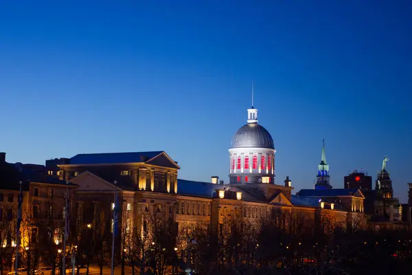 Montreal 'in eski limanında Bonsecours Pazarı