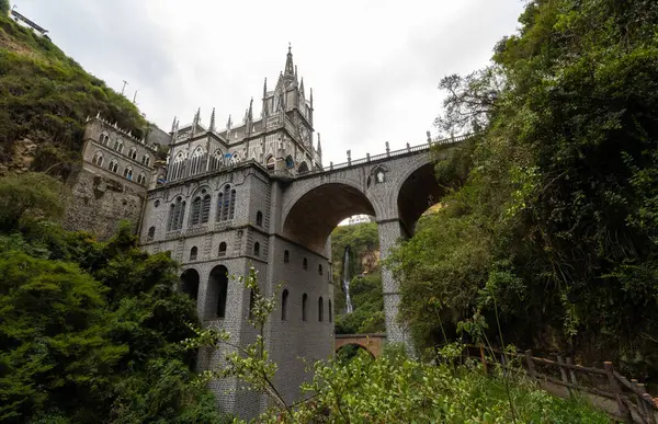 Las Lajas 'ın sığınağı, hac yeri ve Ipiales' teki Kolombiya 'nın ikinci harikası.