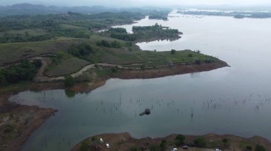 Turizm beldesi Bukit Batu Riam Kanan 'ın hava manzarası, Güney Kalimantan