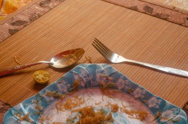 Kaşık ve Çatal - nonoş ve clamansi, neredeyse her Filipinli kahvaltısında mevcut olan bir kombinasyon..