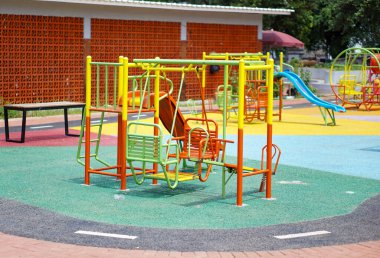 Parkta boş çocuk parkı