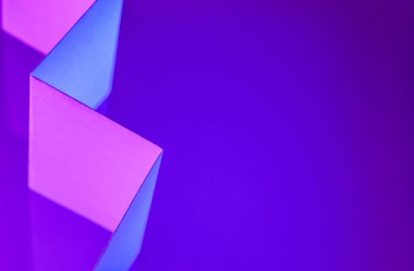 Soyut bir arkaplan olarak mavi ve mor renkli kağıt