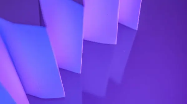 Soyut bir arkaplan olarak mavi ve mor renkli kağıt
