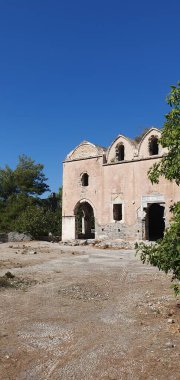 Mugla 'nın Fethiye ilçesi yakınlarında terk edilmiş bir köy olan Kayakoy' da (Levissi) Taksiyari 'nin üst kilisesi. Kilise 19. yüzyıldan kalma..