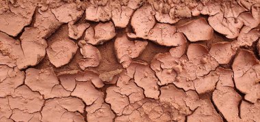 Toprak çatlamış. Kuraklık. Kurumuş su birikintisi. - Kırmızı. Mars gibi. Terrellita toprağı. Kırmızı toprak.