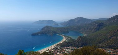 Oludeniz is a famous holiday resort located in Fethiye district of Mugla province of Turkey. Oludeniz took its name from oludeniz Bay, which has a clear lagoon in shades of blue.