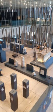 Çanakkale, Türkiye - 17 Eylül 2021: Türkiye 'nin Çanakkale kentinde Truva Müzesi iç görünümü