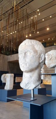 Çanakkale, Türkiye - 17 Eylül 2021: Türkiye 'nin Çanakkale kentinde Truva Müzesi iç görünümü