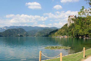 Bled, Slovenya - Kanlı göl ve kale manzarası