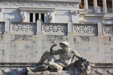 İtalyan mermeri yaslanmış erkek heykeli, Roma