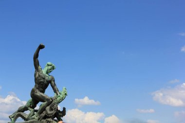 Gellert Tepesi 'nde bulunan heykeller.