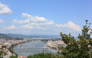 Budapeşte, Macaristan - 26 Temmuz 2018 - Gellert Hill 'den Budapeşte manzarası.