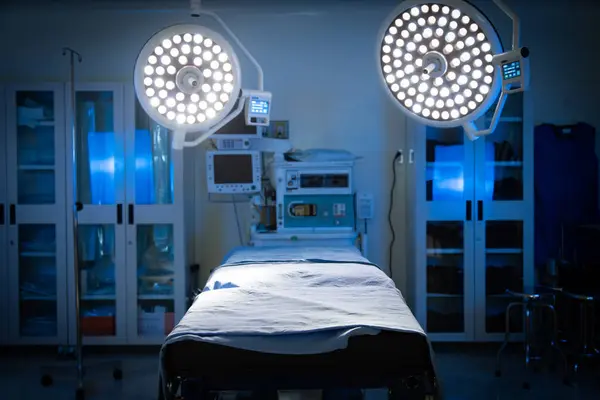 Kullanılmaya hazır olan boş çalışma odası.