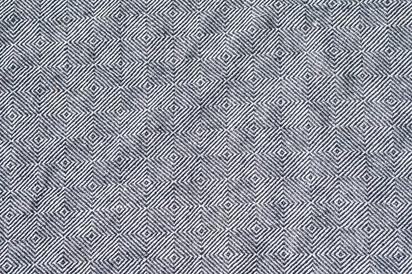 Beyaz arka planda lacivert elmas desenli kumaşın detaylı bir fotoğrafı. Doku belirgin ve memnuniyet verici, yumuşaklık, temizlik ve düzen içeriyor. Bu resim bir duvar kağıdı olarak veya kompozisyonlarda kullanmak için uygundur.
