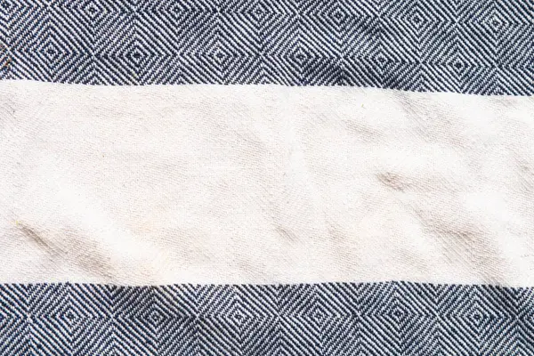 Yatay beyaz çizgili kumaş ve lacivert elmas desenli