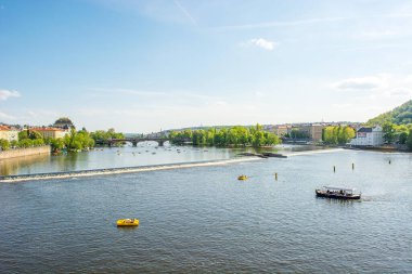 Çek Cumhuriyeti 'nin en büyük şehri Prag' dır.
