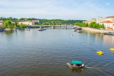 Çek Cumhuriyeti 'nin en büyük şehri Prag' dır.