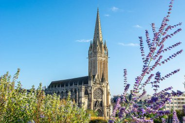 Normandiya 'dan Caen' e git.