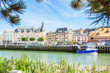 Normandiya 'nın Treville ve Deauville kasabaları