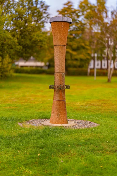 şehir parkında heykel