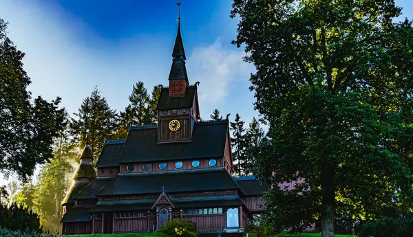 Hahnenklee şehrindeki eski ahşap kilise.