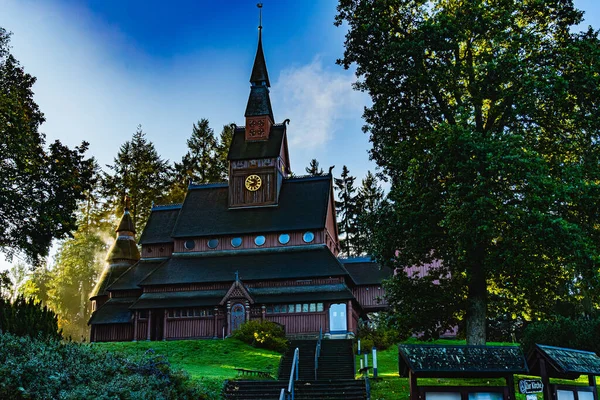 Hahnenklee şehrindeki eski ahşap kilise.