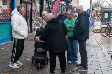 Friends happy to meet during Christmas , 16 december 2023, Southampton, United Kingdom