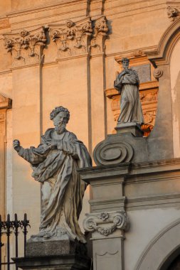 St. Peter ve Paul Katedrali 'nin cephesi