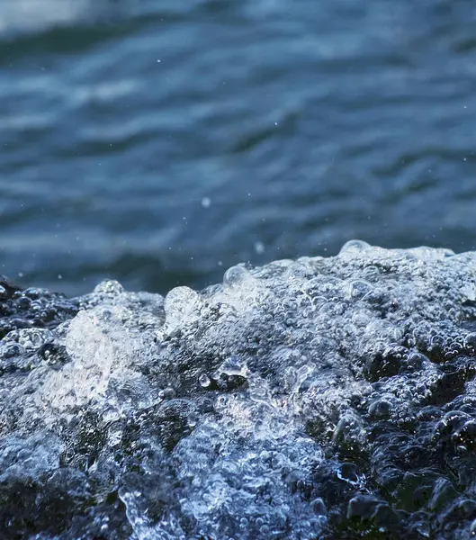 Пузырьки Воды Голубом Водопаде — стоковое фото