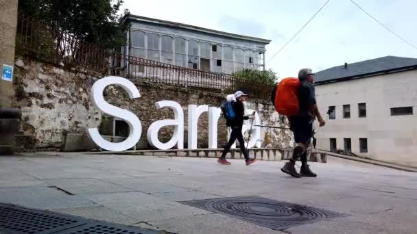 대부분의 순례자가 산티아고 콤포스텔라로 여행을 시작하는 Sarria — 비디오